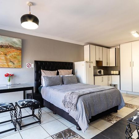 Thatch Haven Guesthouse Центуріон Екстер'єр фото