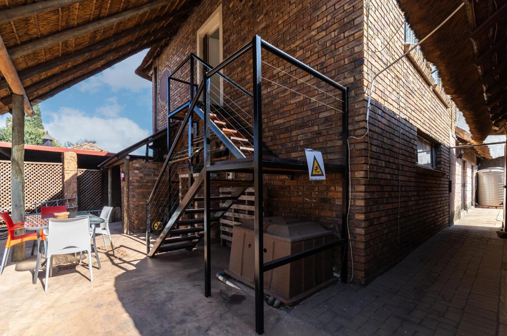 Thatch Haven Guesthouse Центуріон Екстер'єр фото
