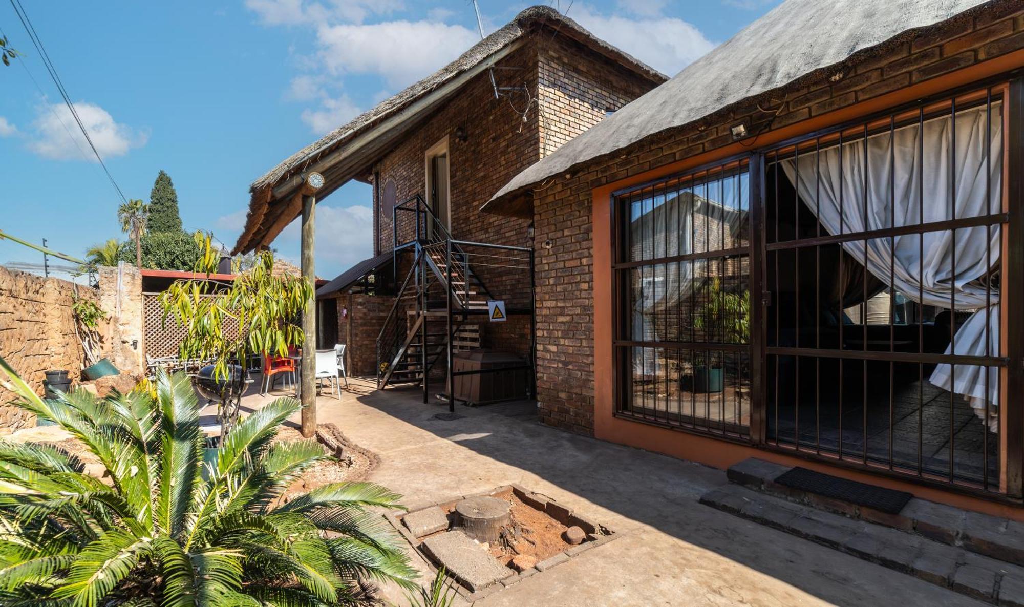 Thatch Haven Guesthouse Центуріон Екстер'єр фото
