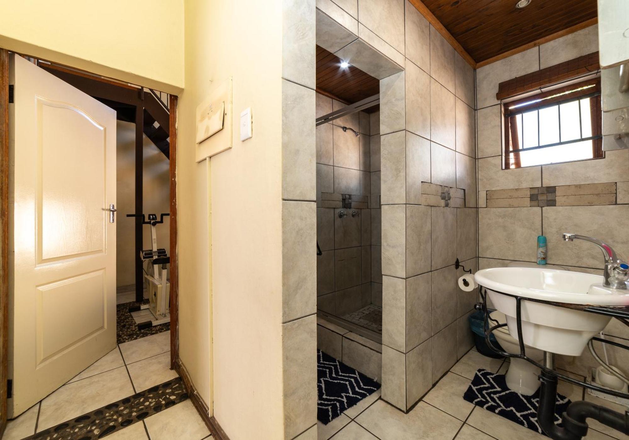 Thatch Haven Guesthouse Центуріон Екстер'єр фото