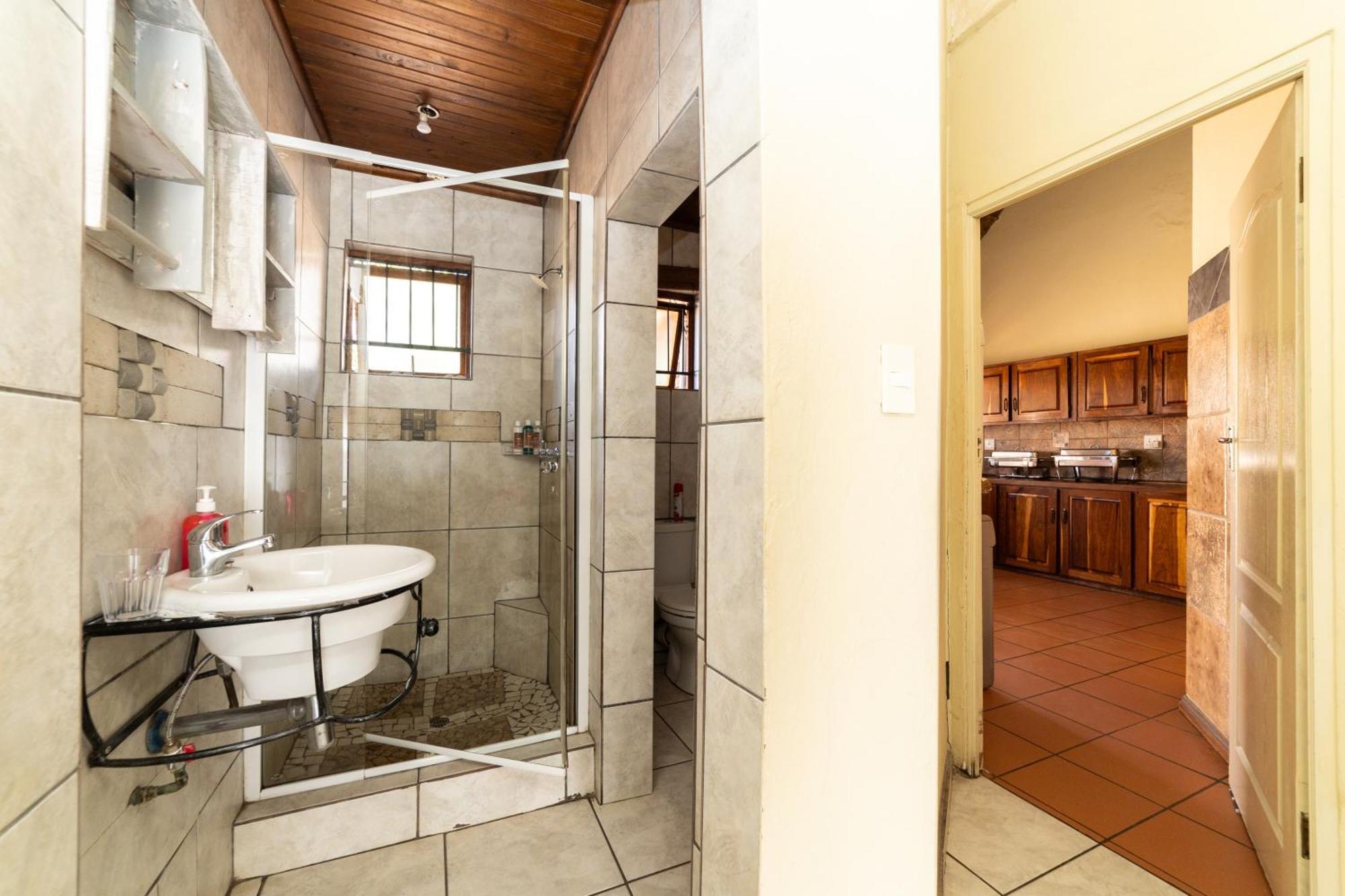 Thatch Haven Guesthouse Центуріон Екстер'єр фото