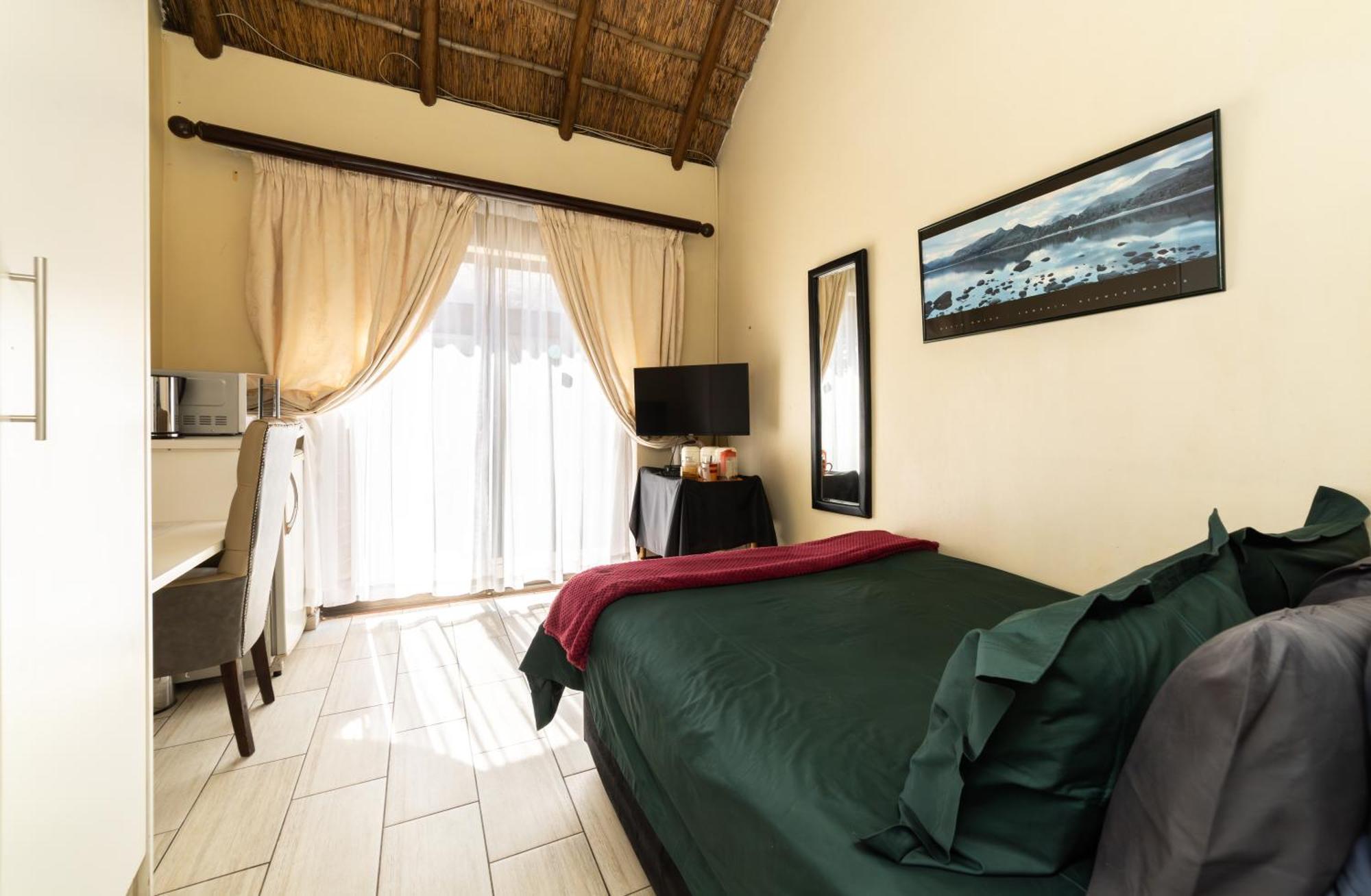 Thatch Haven Guesthouse Центуріон Екстер'єр фото