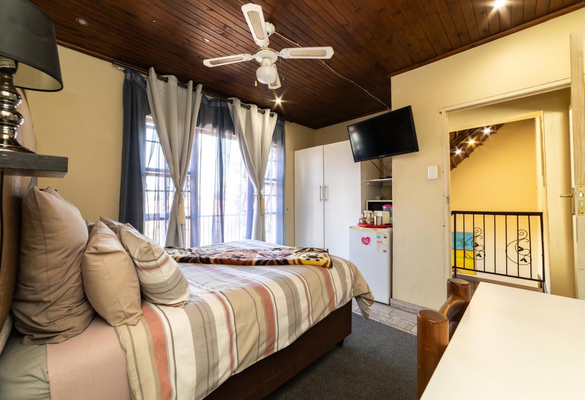 Thatch Haven Guesthouse Центуріон Екстер'єр фото