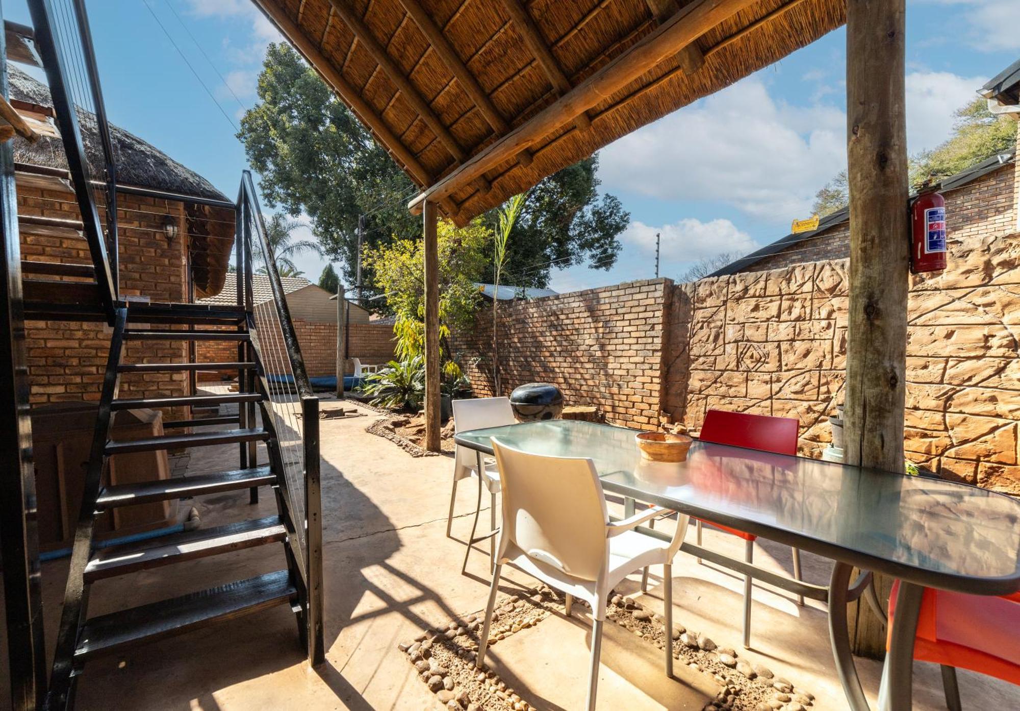 Thatch Haven Guesthouse Центуріон Екстер'єр фото