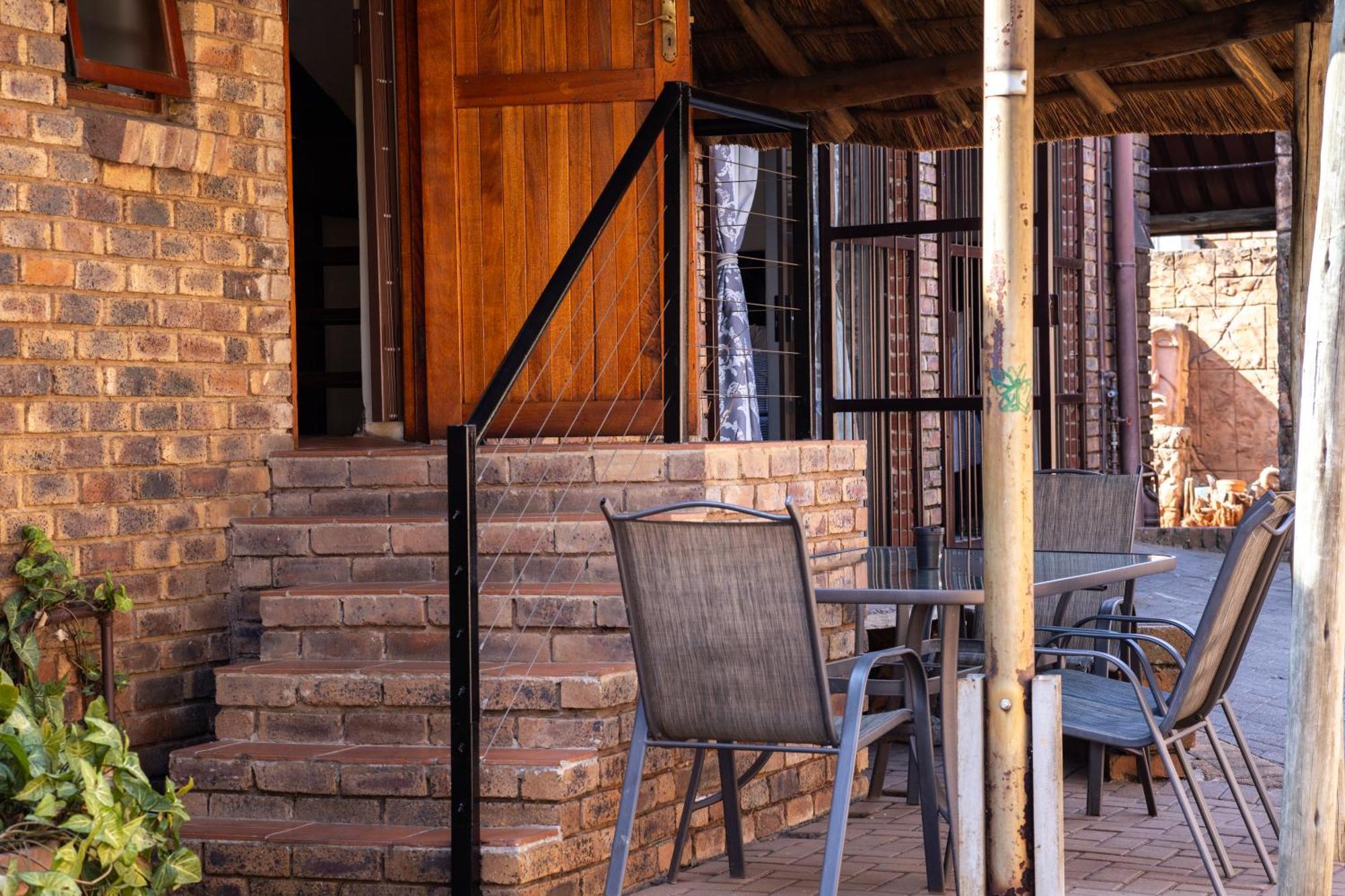 Thatch Haven Guesthouse Центуріон Екстер'єр фото