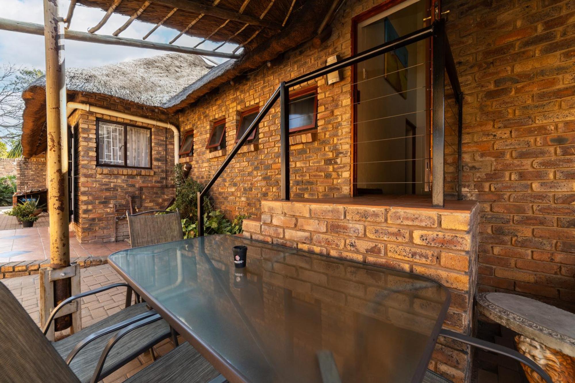 Thatch Haven Guesthouse Центуріон Екстер'єр фото