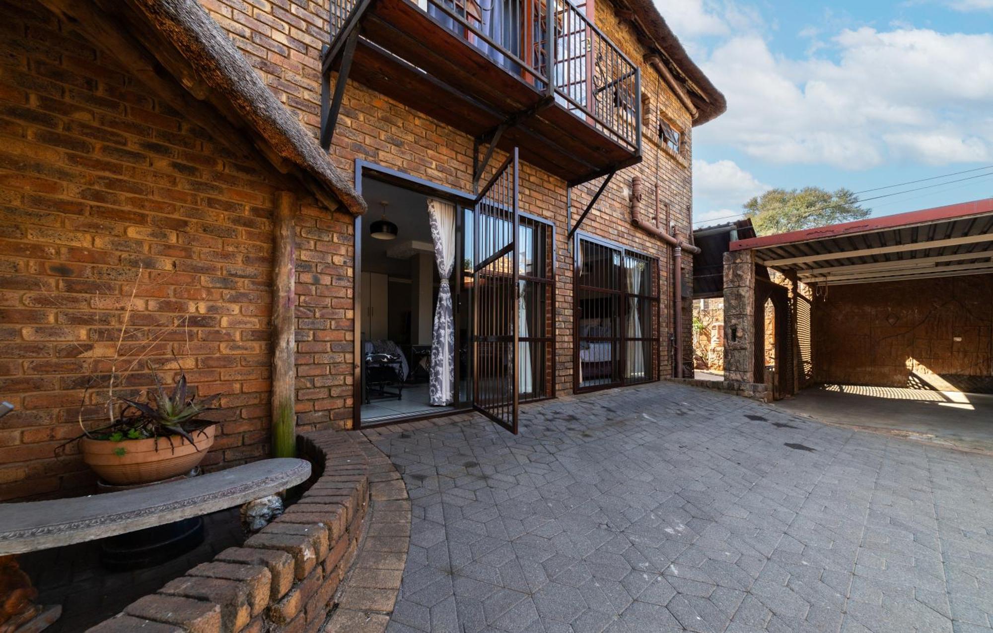 Thatch Haven Guesthouse Центуріон Екстер'єр фото